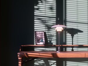 Photo Bauhaus design metal table lamp